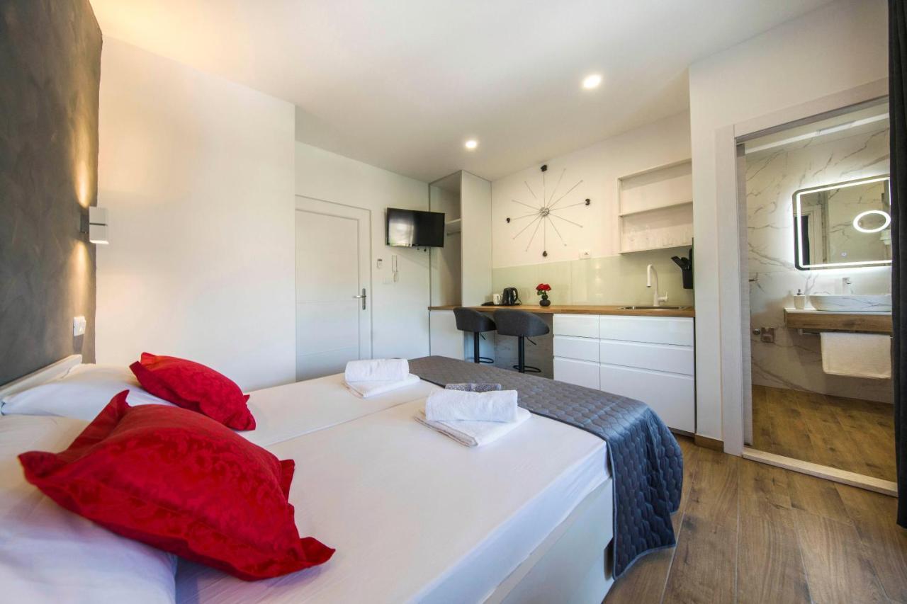 Split Central Luxury Studios Exterior photo